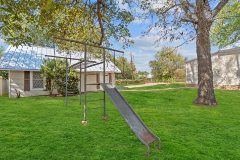 909 Hudgins Street Smithville TX 78957