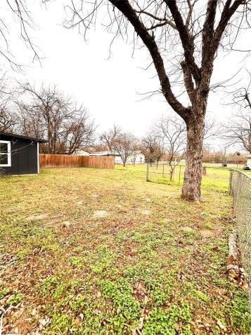 635 White Avenue Rockdale TX 76567