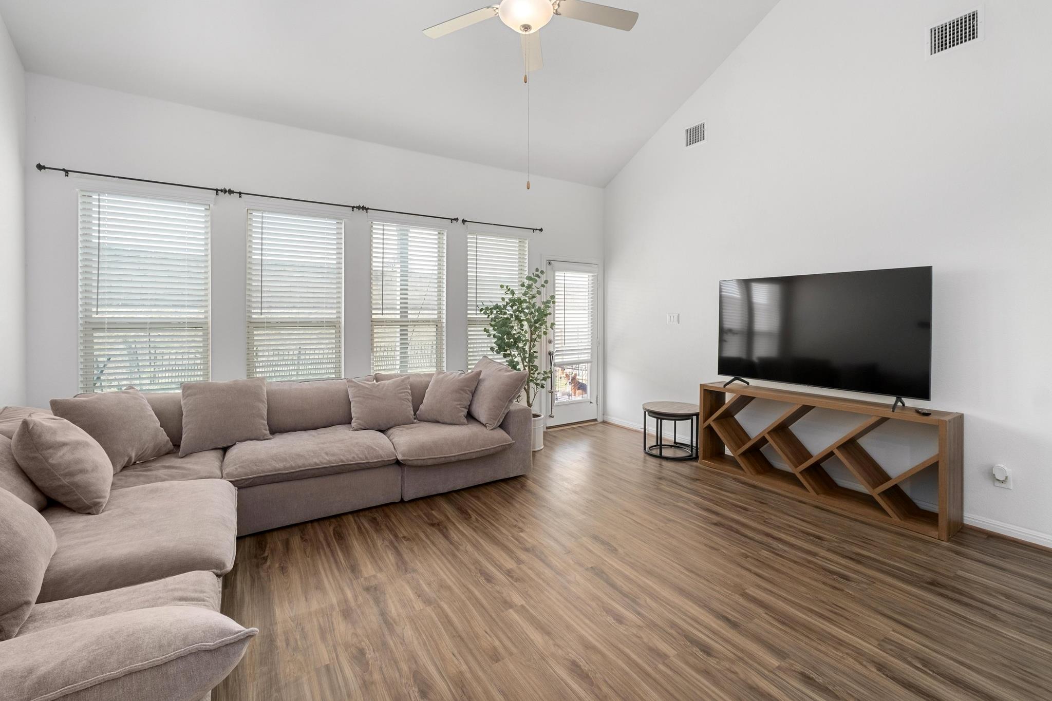 718 Hereford Loop Hutto TX 78634
