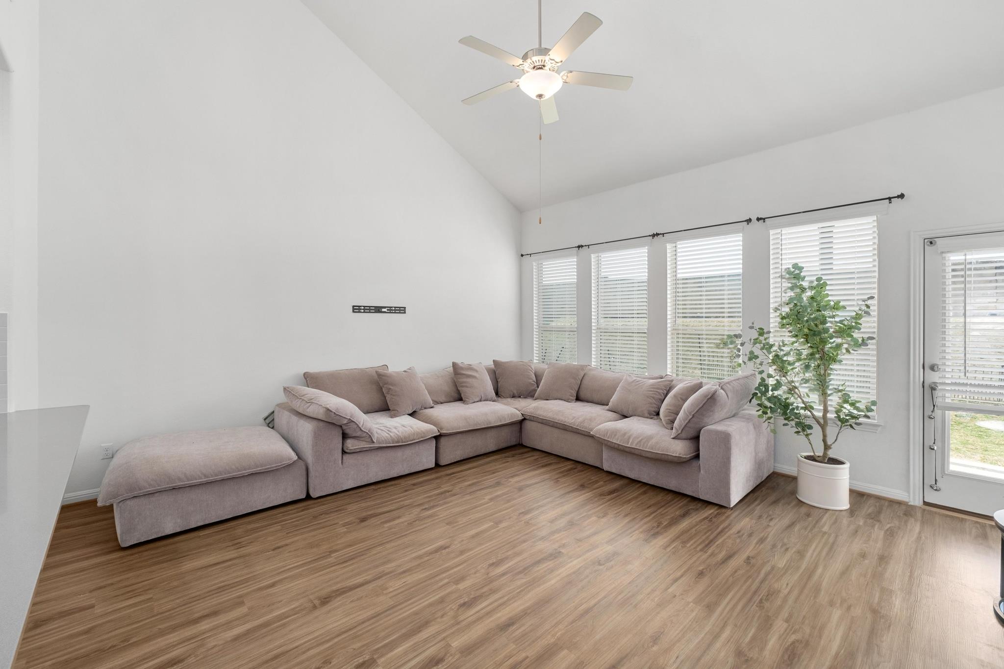 718 Hereford Loop Hutto TX 78634