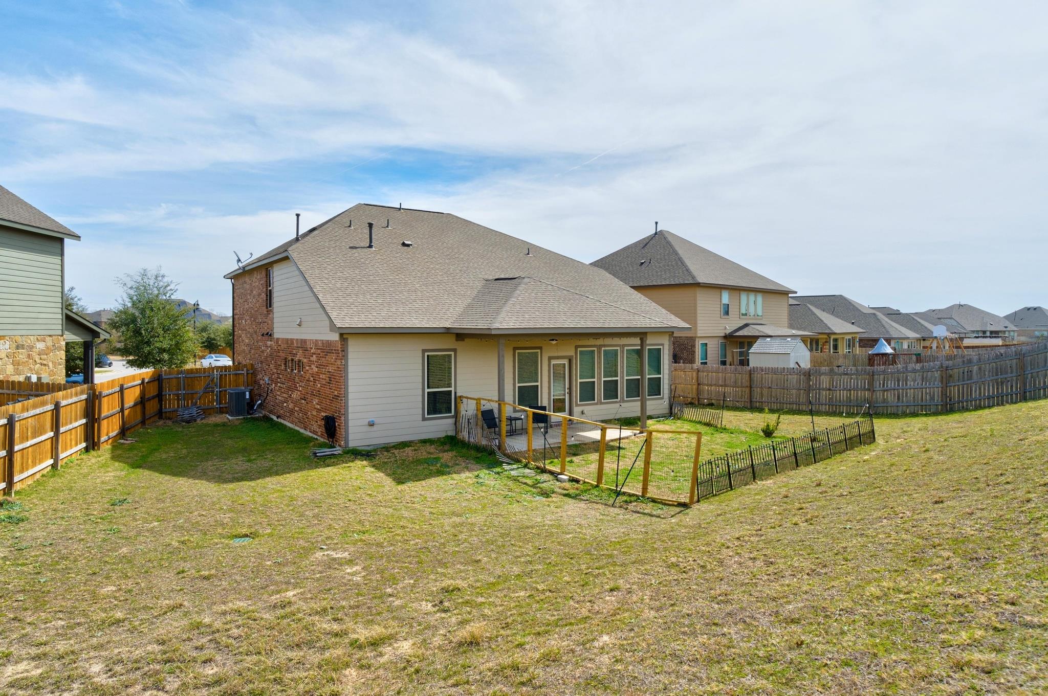 718 Hereford Loop Hutto TX 78634