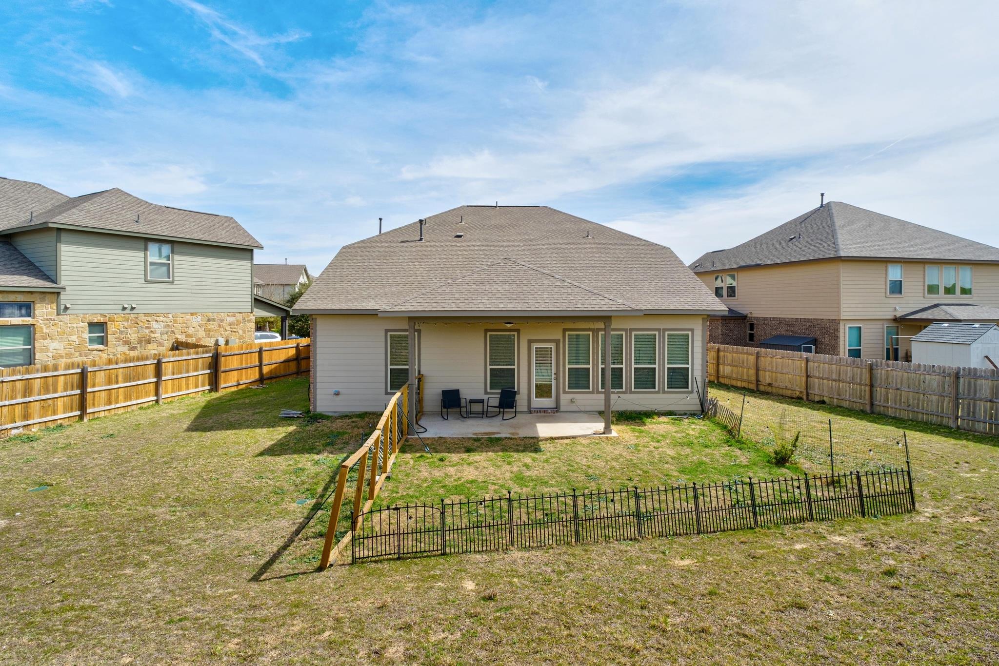 718 Hereford Loop Hutto TX 78634