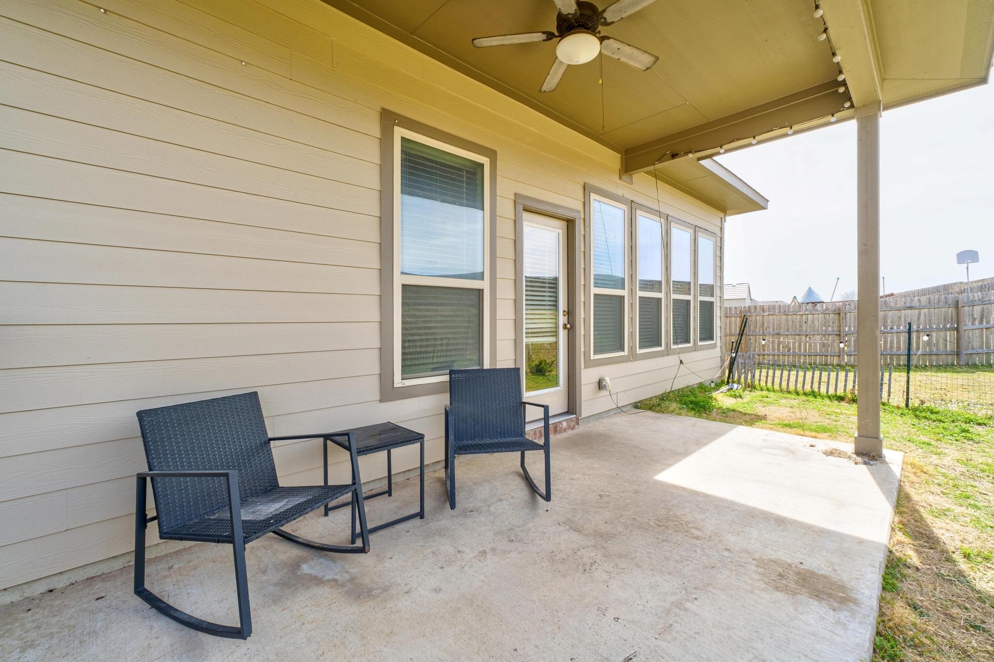 718 Hereford Loop Hutto TX 78634