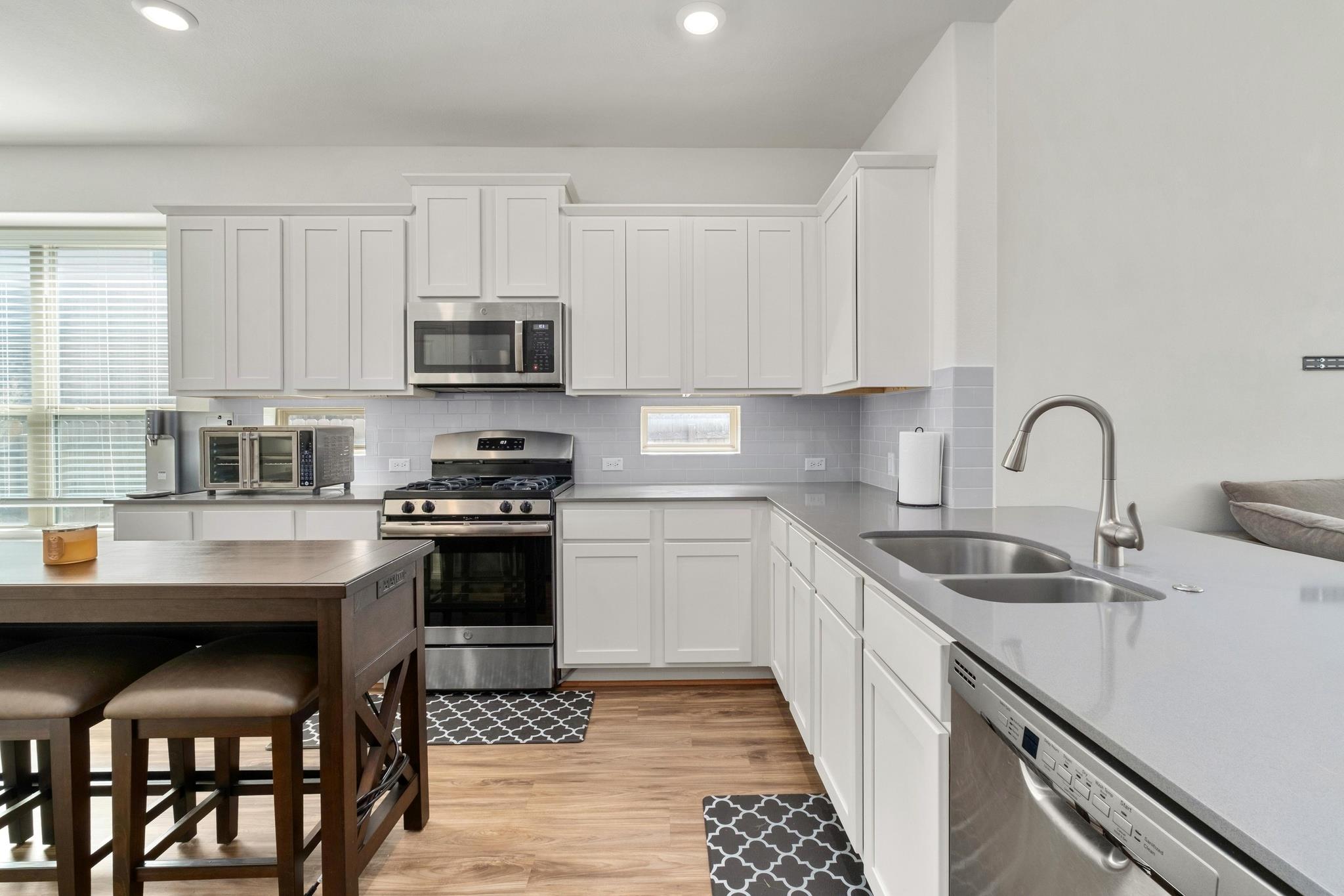 718 Hereford Loop Hutto TX 78634