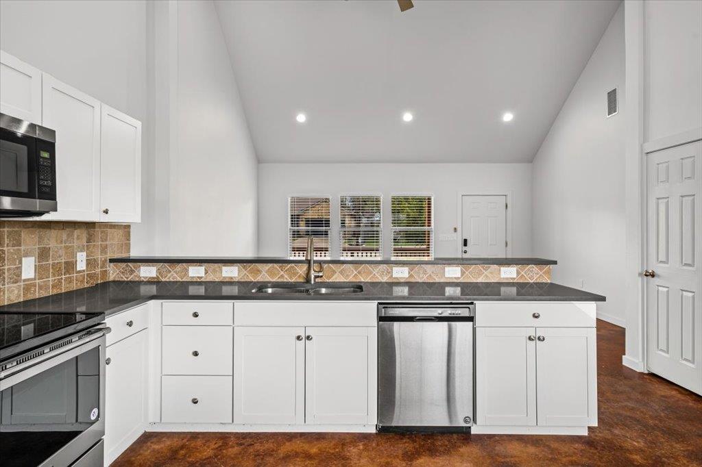 9913 Little Creek Circle Dripping Springs TX 78620