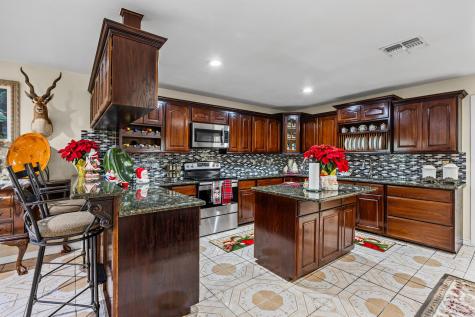 305 Whitesands Trail Dale TX 78616