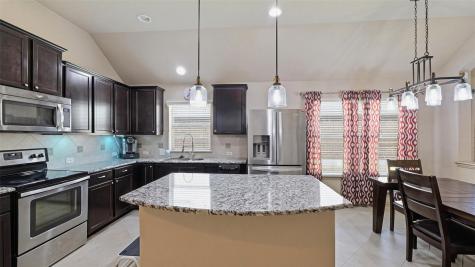 102 N Pasture Cove Hutto TX 78634