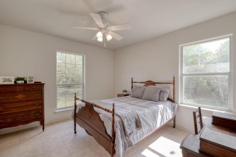 185 E Broken Tree Lane Smithville TX 78957