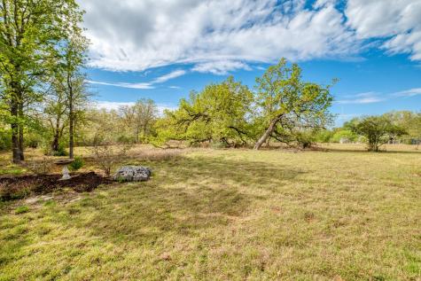 185 E Broken Tree Lane Smithville TX 78957