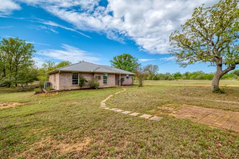 185 E Broken Tree Lane Smithville TX 78957
