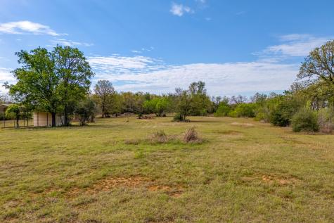 185 E Broken Tree Lane Smithville TX 78957