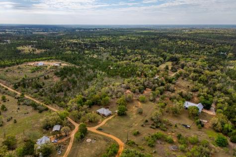 185 E Broken Tree Lane Smithville TX 78957