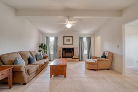 185 E Broken Tree Lane Smithville TX 78957