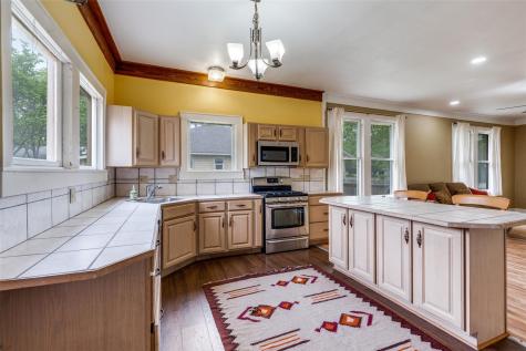 520 S Pecan Avenue Luling TX 78648