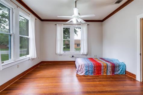 520 S Pecan Avenue Luling TX 78648
