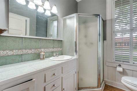 520 S Pecan Avenue Luling TX 78648