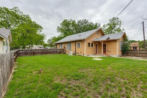 520 S Pecan Avenue Luling TX 78648