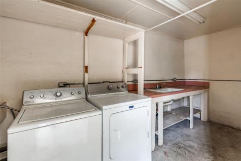 520 S Pecan Avenue Luling TX 78648