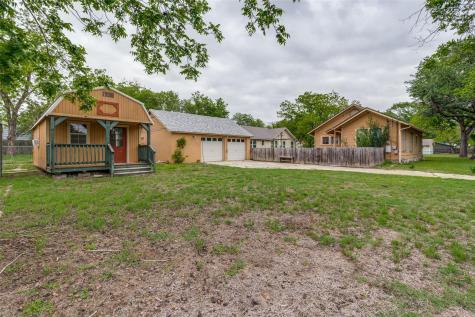520 S Pecan Avenue Luling TX 78648
