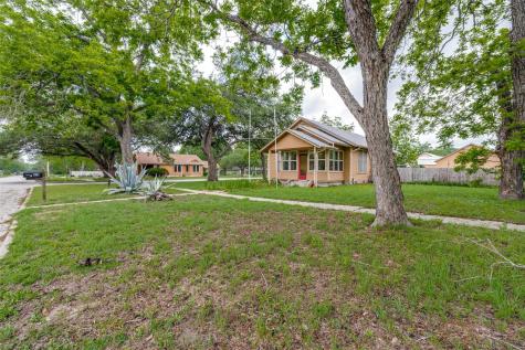 520 S Pecan Avenue Luling TX 78648