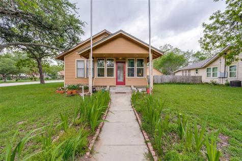 520 S Pecan Avenue Luling TX 78648