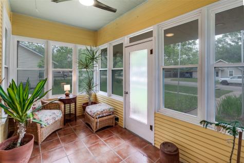 520 S Pecan Avenue Luling TX 78648