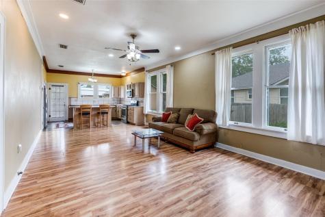 520 S Pecan Avenue Luling TX 78648