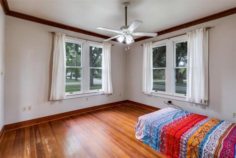 520 S Pecan Avenue Luling TX 78648