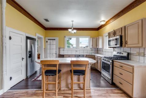 520 S Pecan Avenue Luling TX 78648