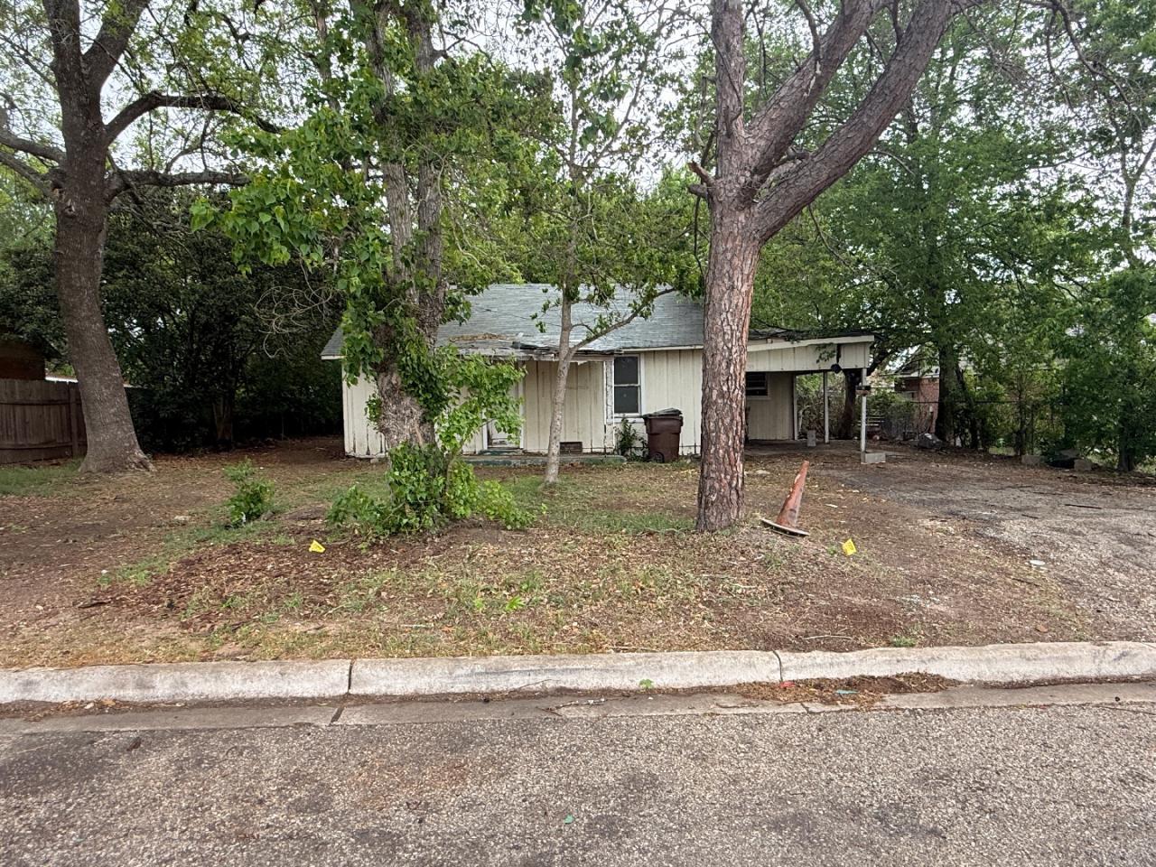 918 S Brazos Street Lockhart TX 78644