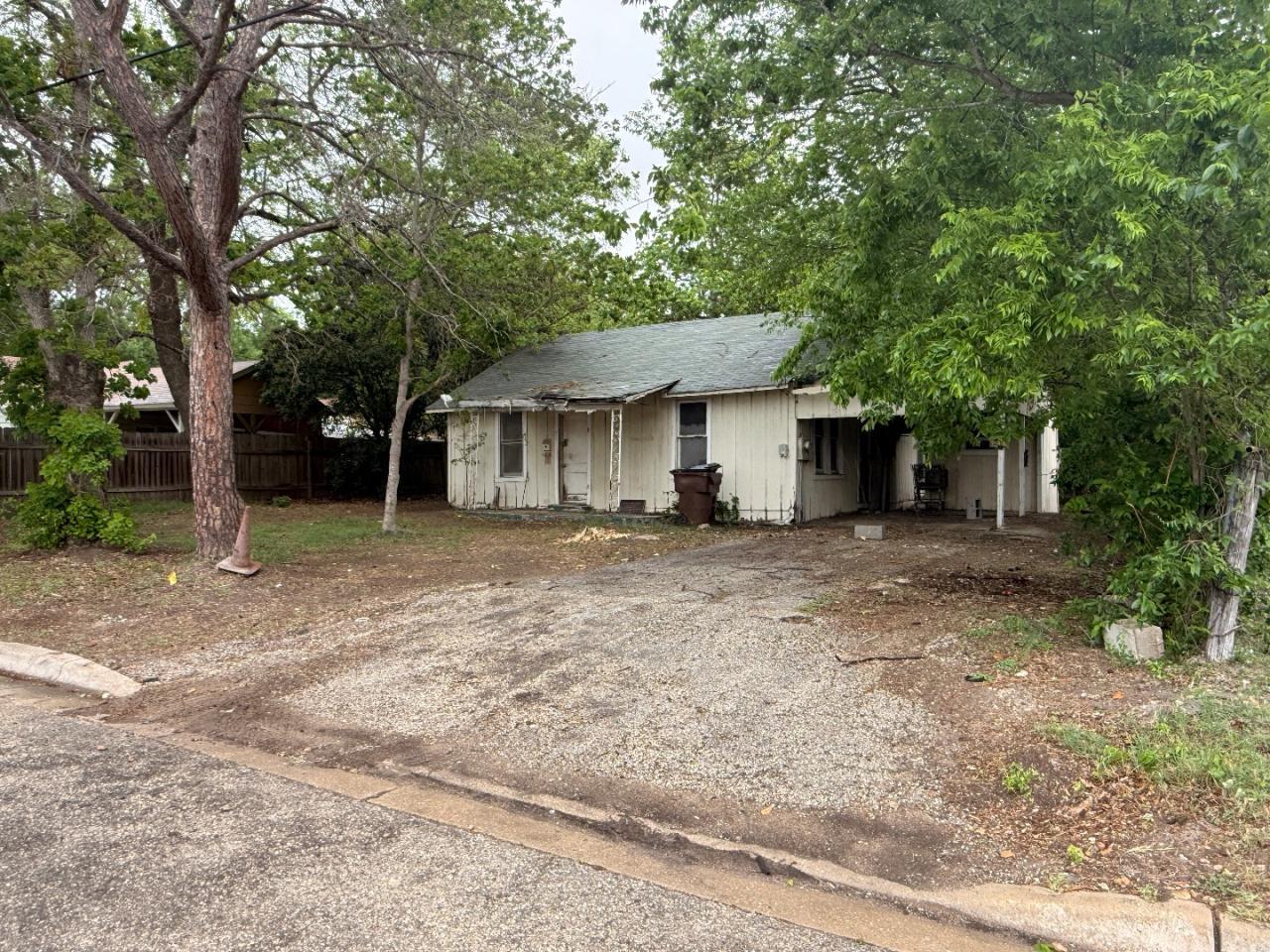 918 S Brazos Street Lockhart TX 78644