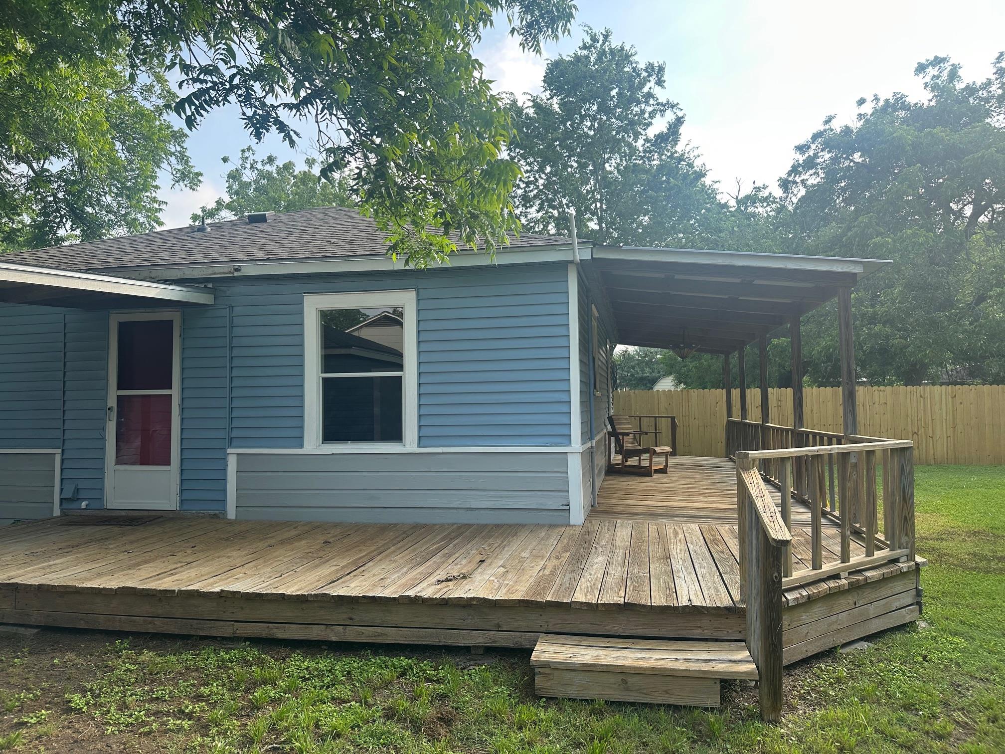 762 E Walnut Street La Grange TX 78945
