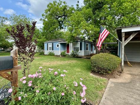 762 E Walnut Street La Grange TX 78945