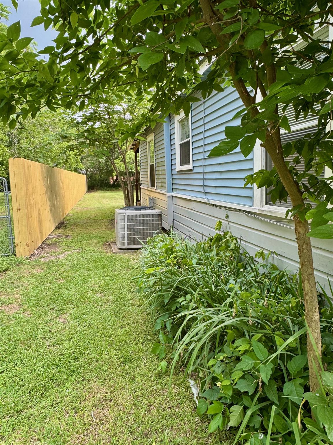 762 E Walnut Street La Grange TX 78945