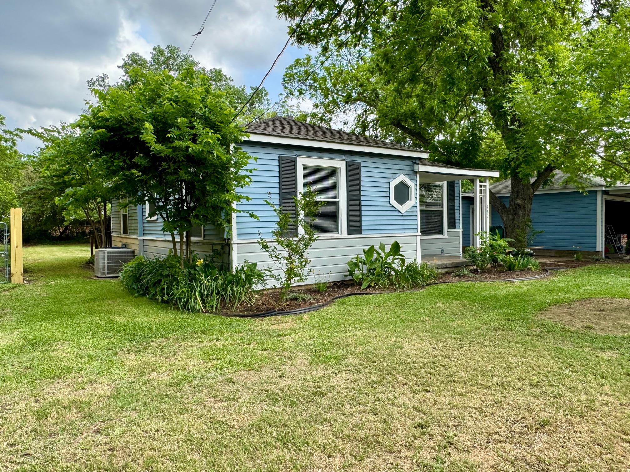 762 E Walnut Street La Grange TX 78945