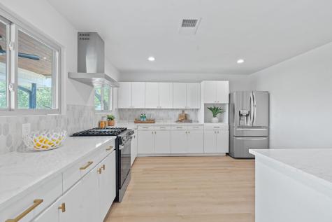 1325 Likeness Road Spicewood TX 78669