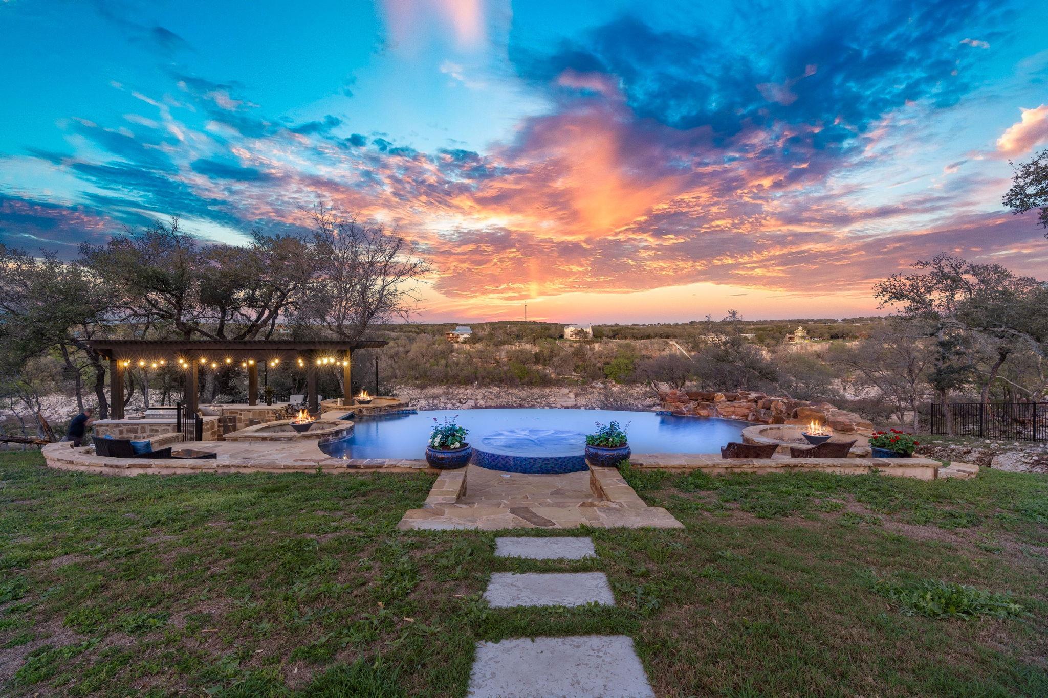 1325 Likeness Road Spicewood TX 78669