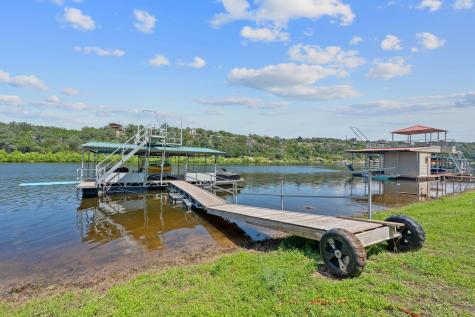 1325 Likeness Road Spicewood TX 78669