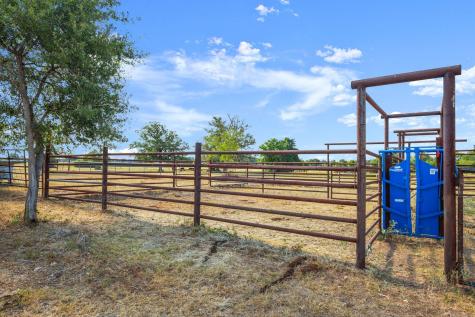 1099 Private Road 1061 Paige TX 78659