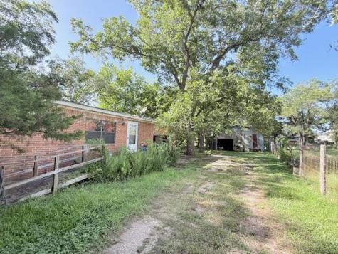 413 SW 1st Street Waelder TX 78959