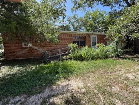 413 SW 1st Street Waelder TX 78959