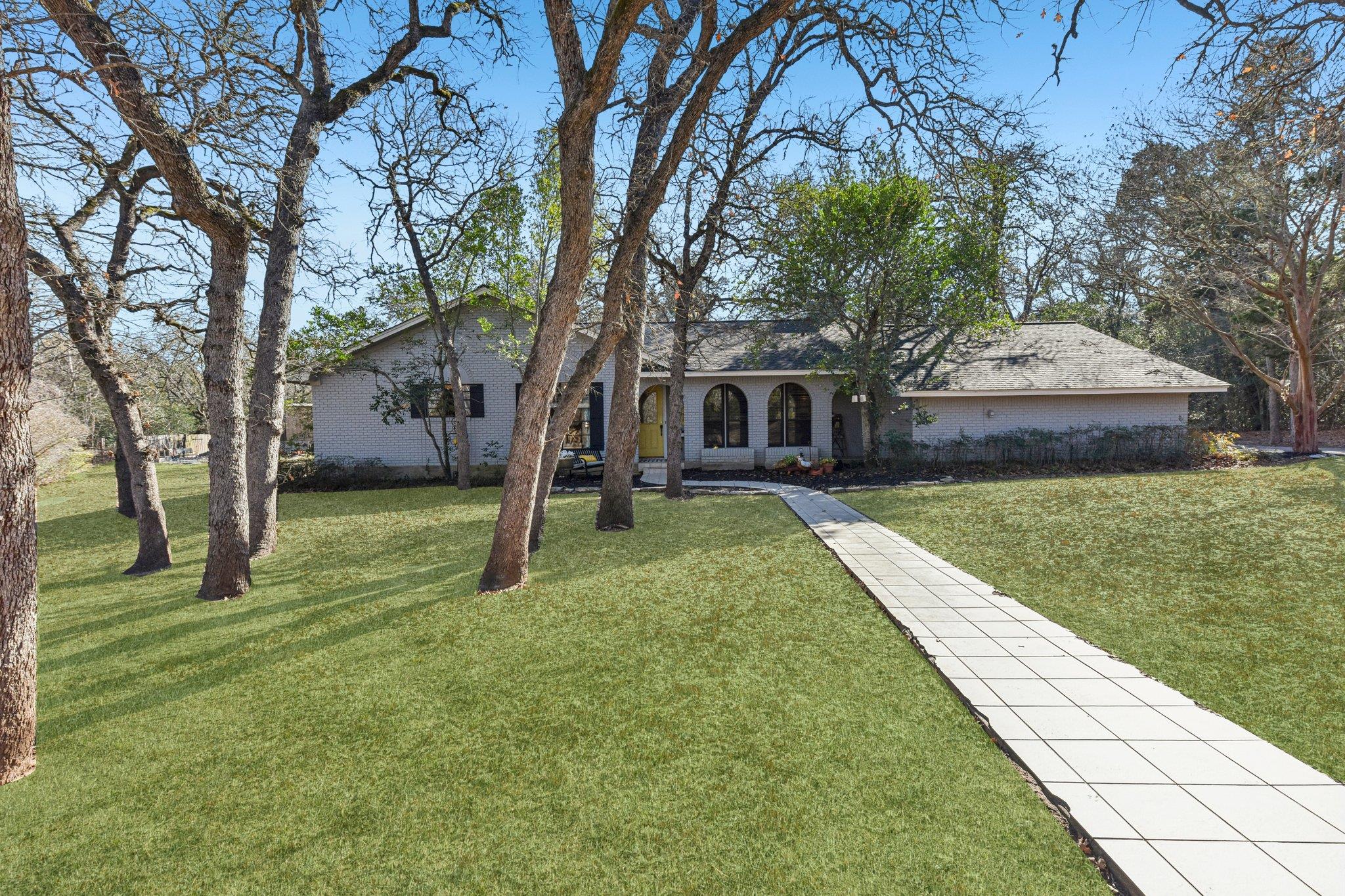 111 Post Oak Drive Elgin TX 78621