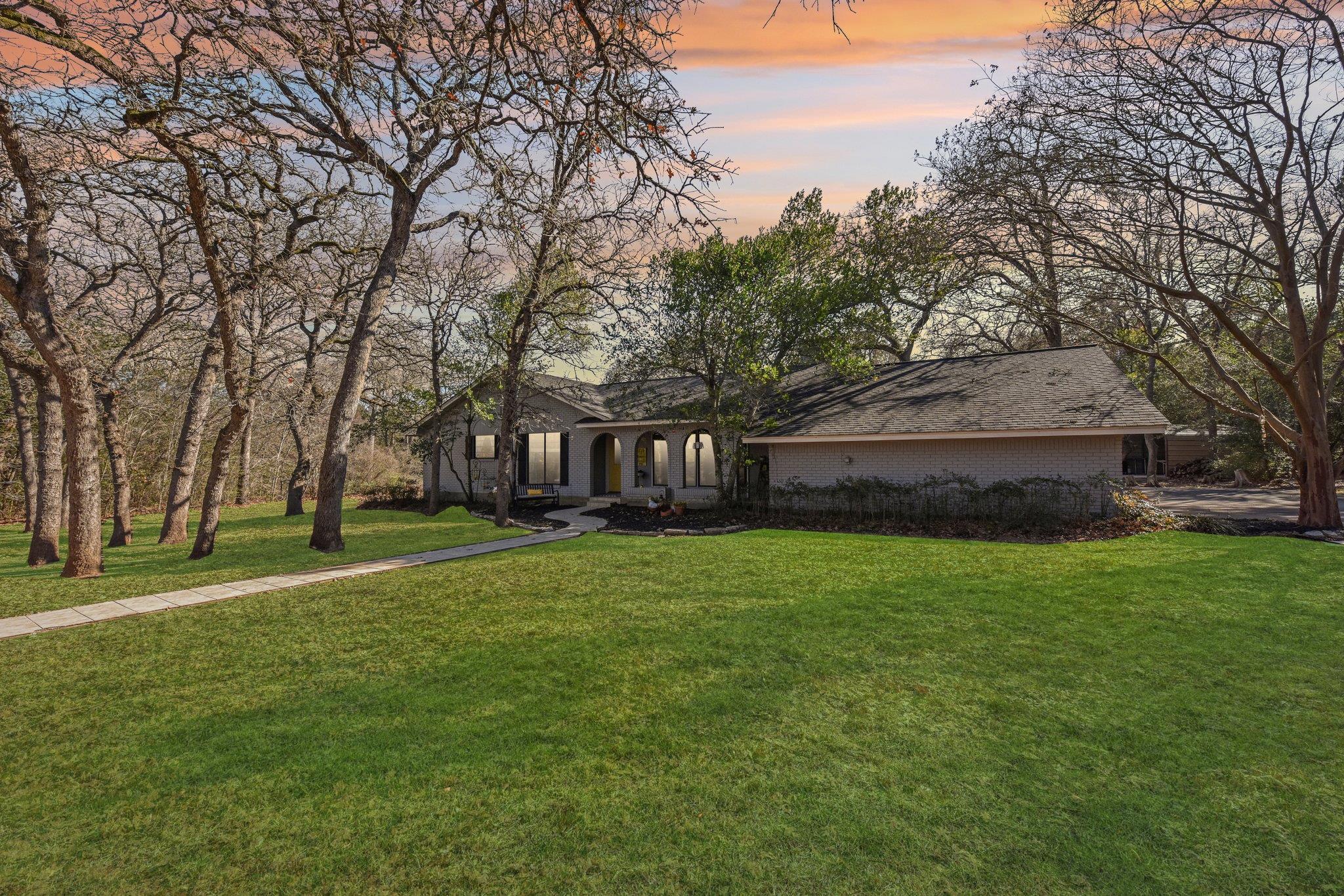 111 Post Oak Drive Elgin TX 78621