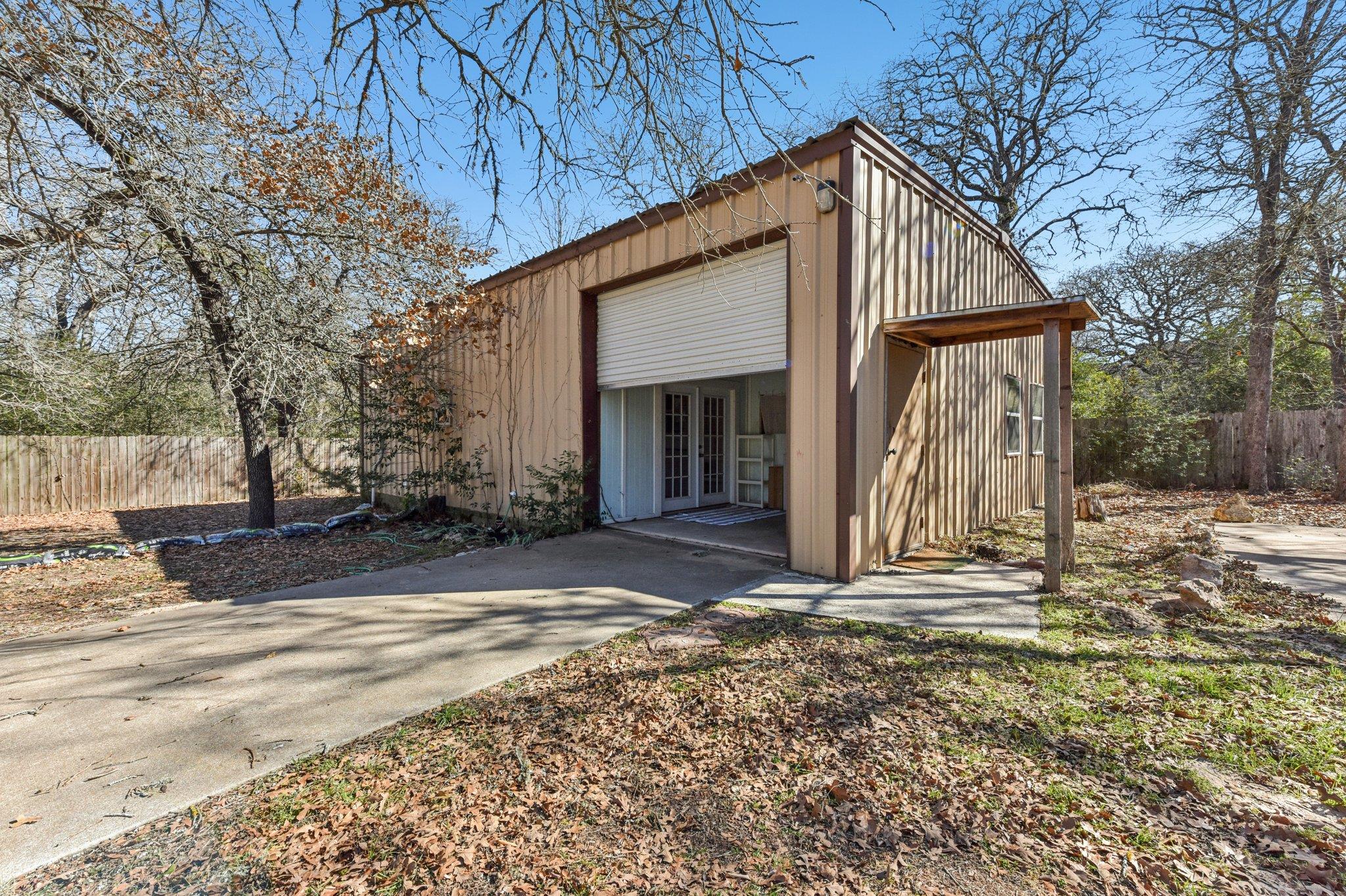 111 Post Oak Drive Elgin TX 78621