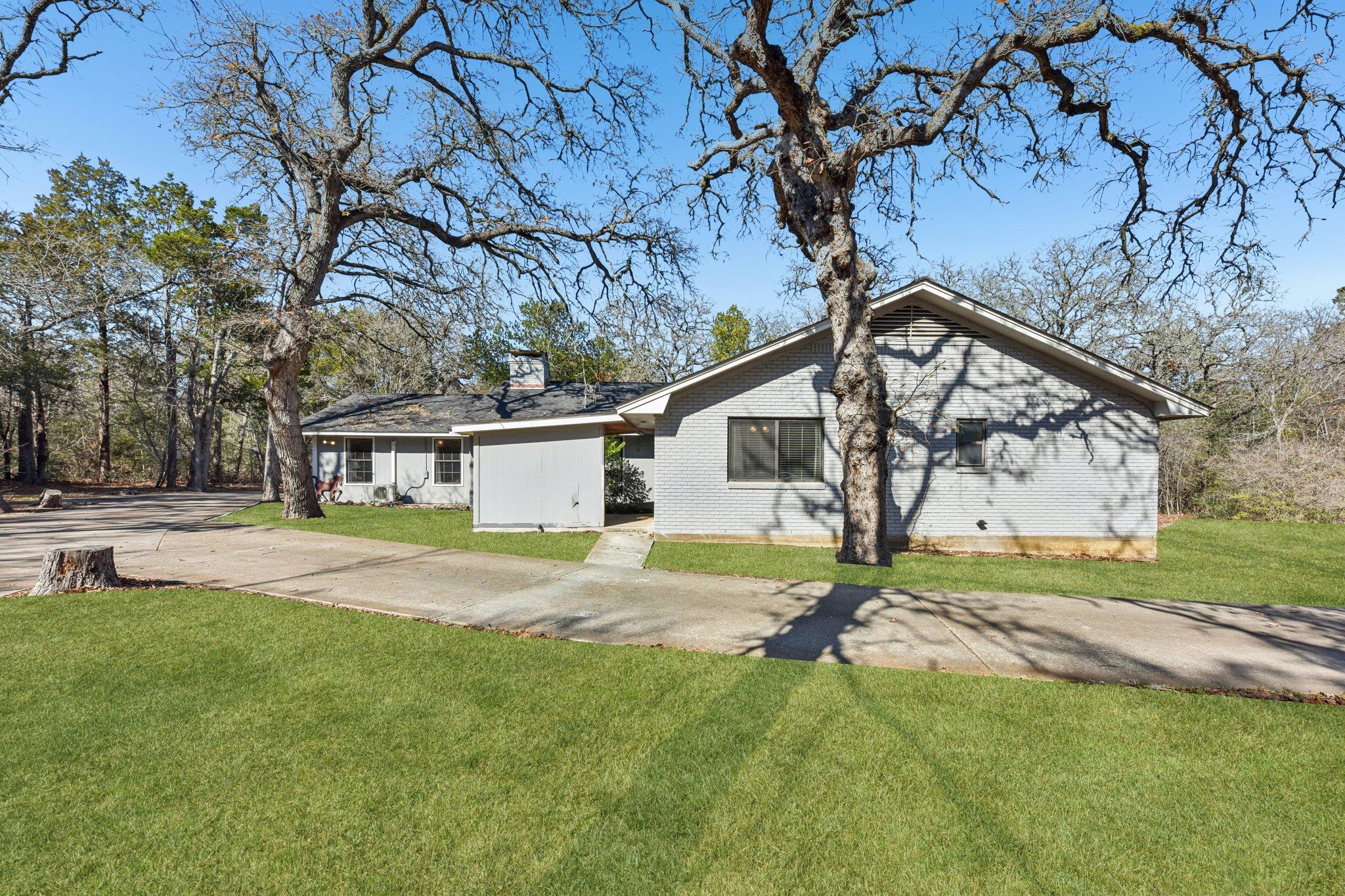 111 Post Oak Drive Elgin TX 78621