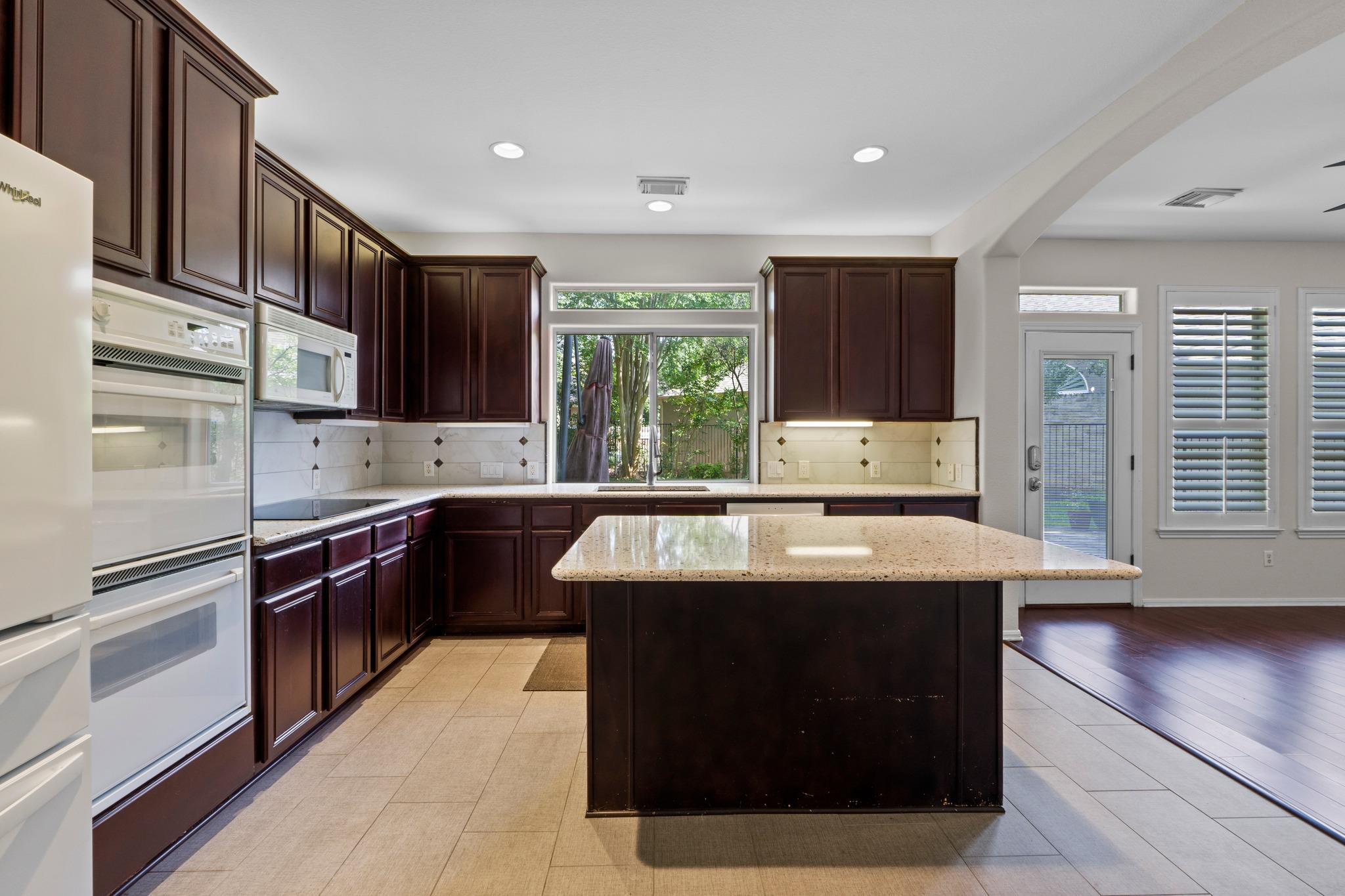 2 Muirfield Greens Lane Lakeway TX 78738