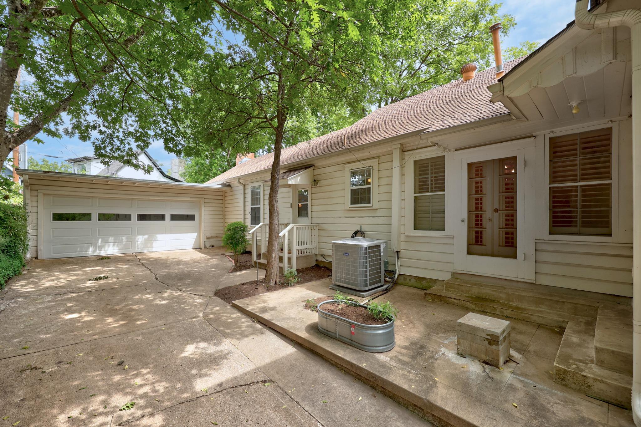 2207 Mountain View Road Austin TX 78703