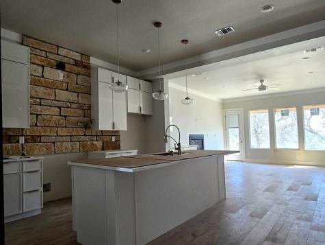 2425 Bruin Drive Spicewood TX 78669