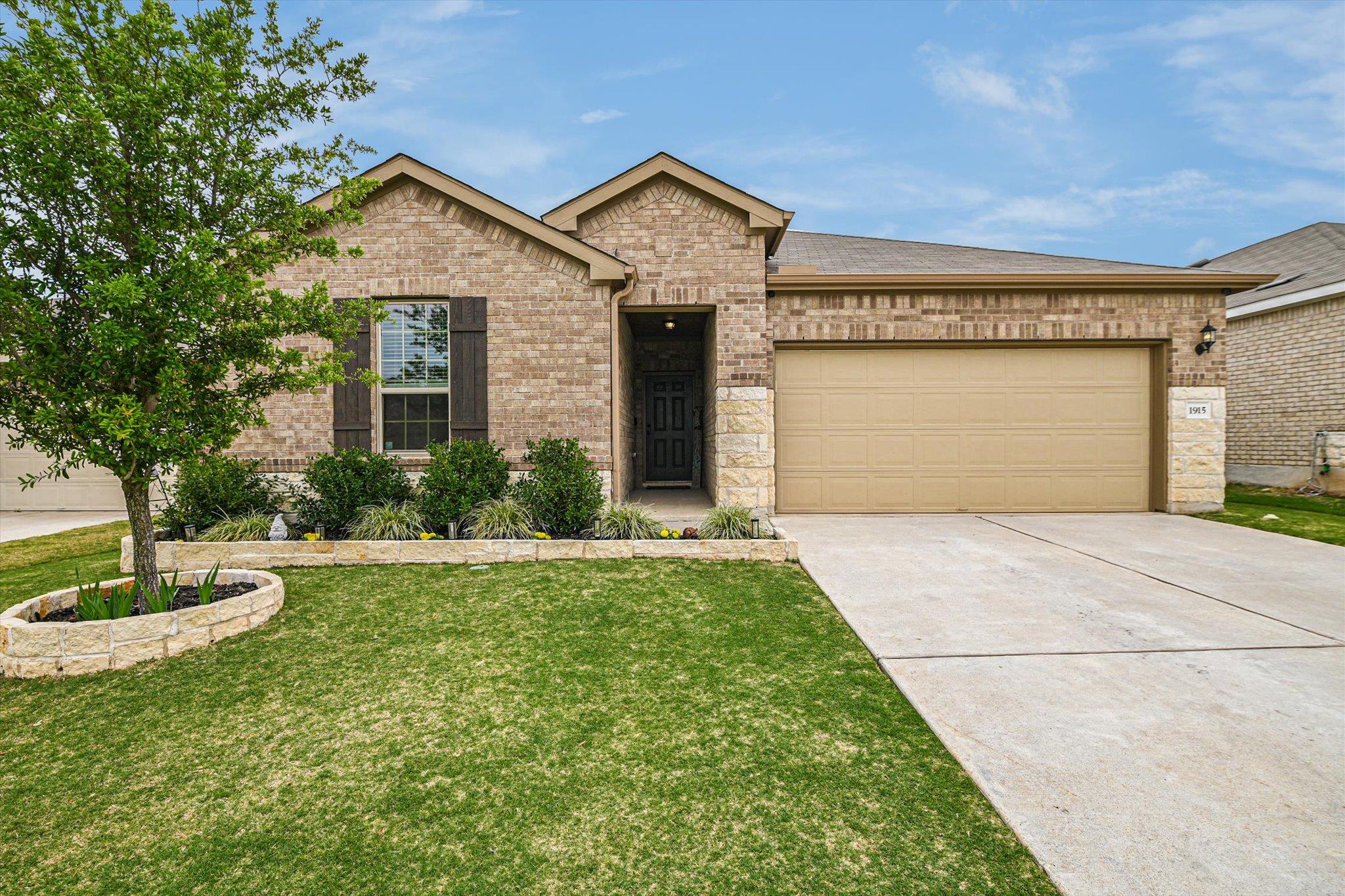 1915 T H Johnson Drive Taylor TX 76574