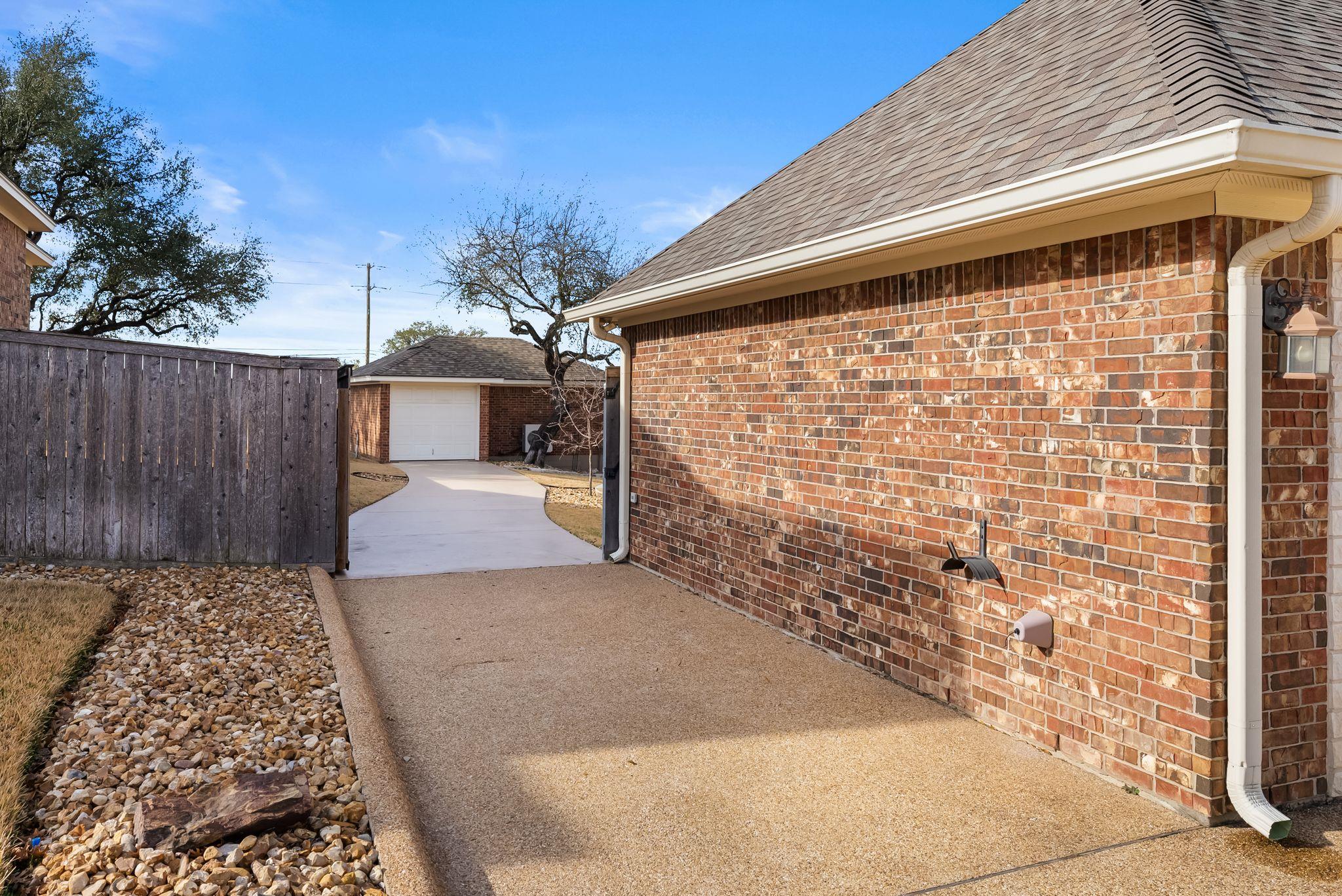 1735 Alta Vista Loop Temple TX 76502
